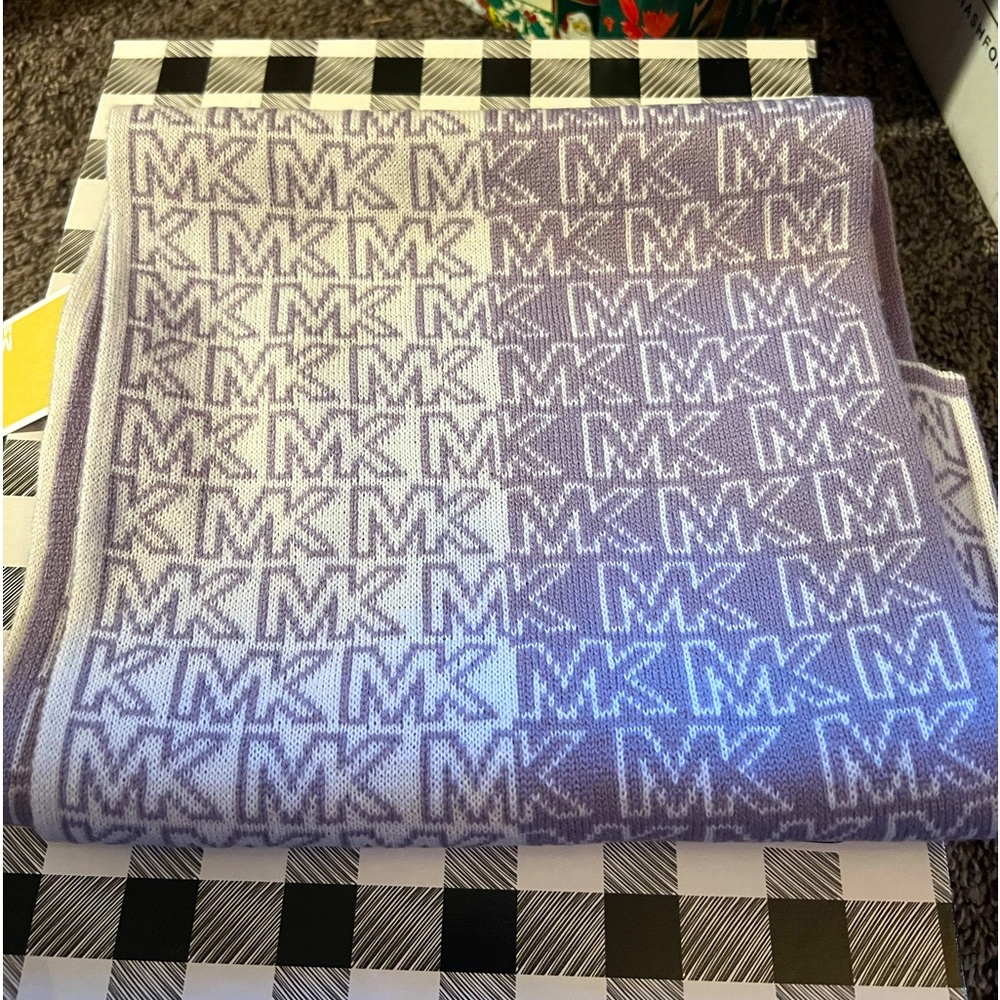 New Mk scarf..